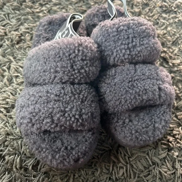 UGG Charcoal Fluffy Slippers 5/6 Shoe Sz - Picture 2 of 5
